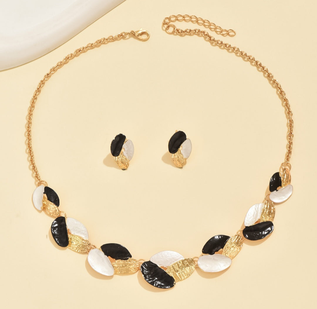 Celebrity Collection: Elegant Three-Tone Leaf Necklace and Earring Set"